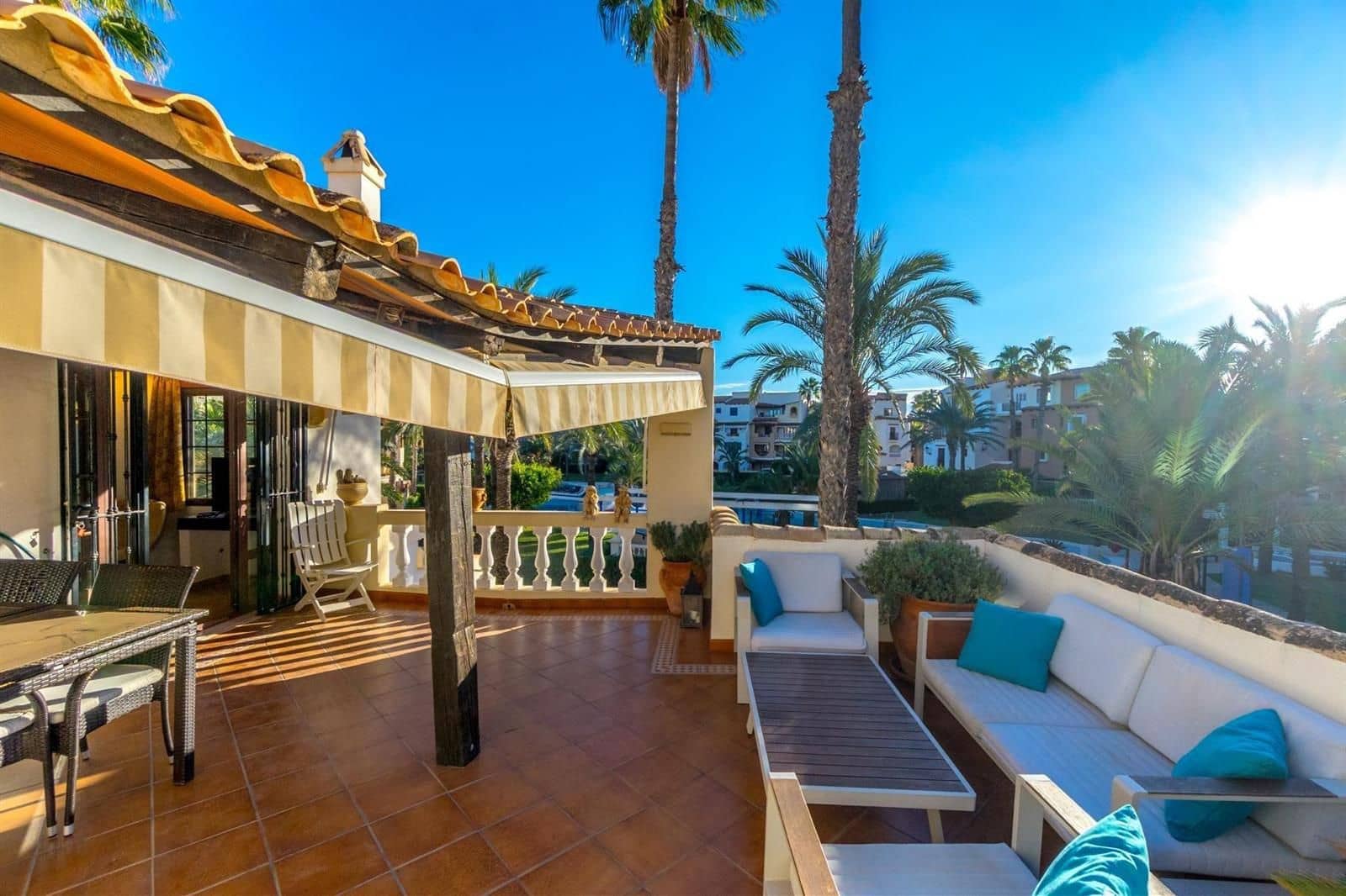 3 bedroom Penthouse for sale in Torrevieja with garage - € 499,000 (Ref: 9489856)