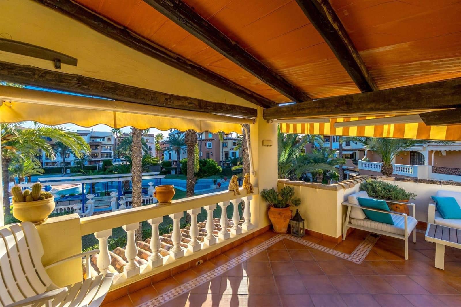 3 bedroom Penthouse for sale in Torrevieja with garage - € 499,000 (Ref: 9489856)