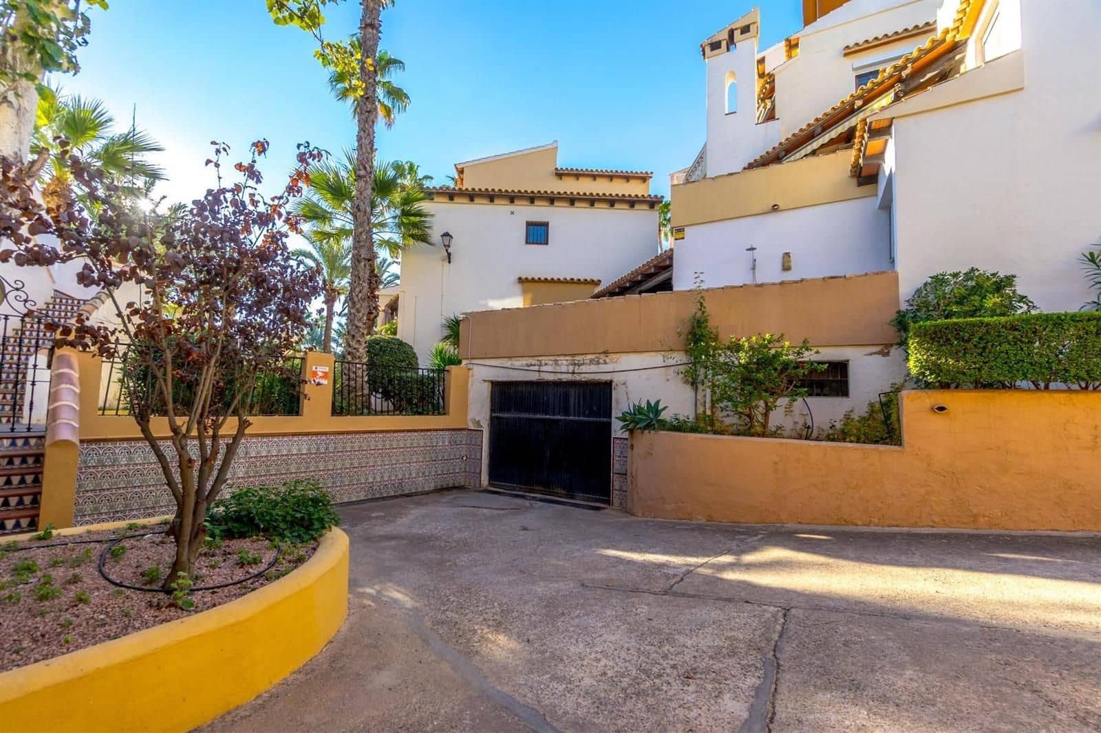 3 bedroom Penthouse for sale in Torrevieja with garage - € 499,000 (Ref: 9489856)
