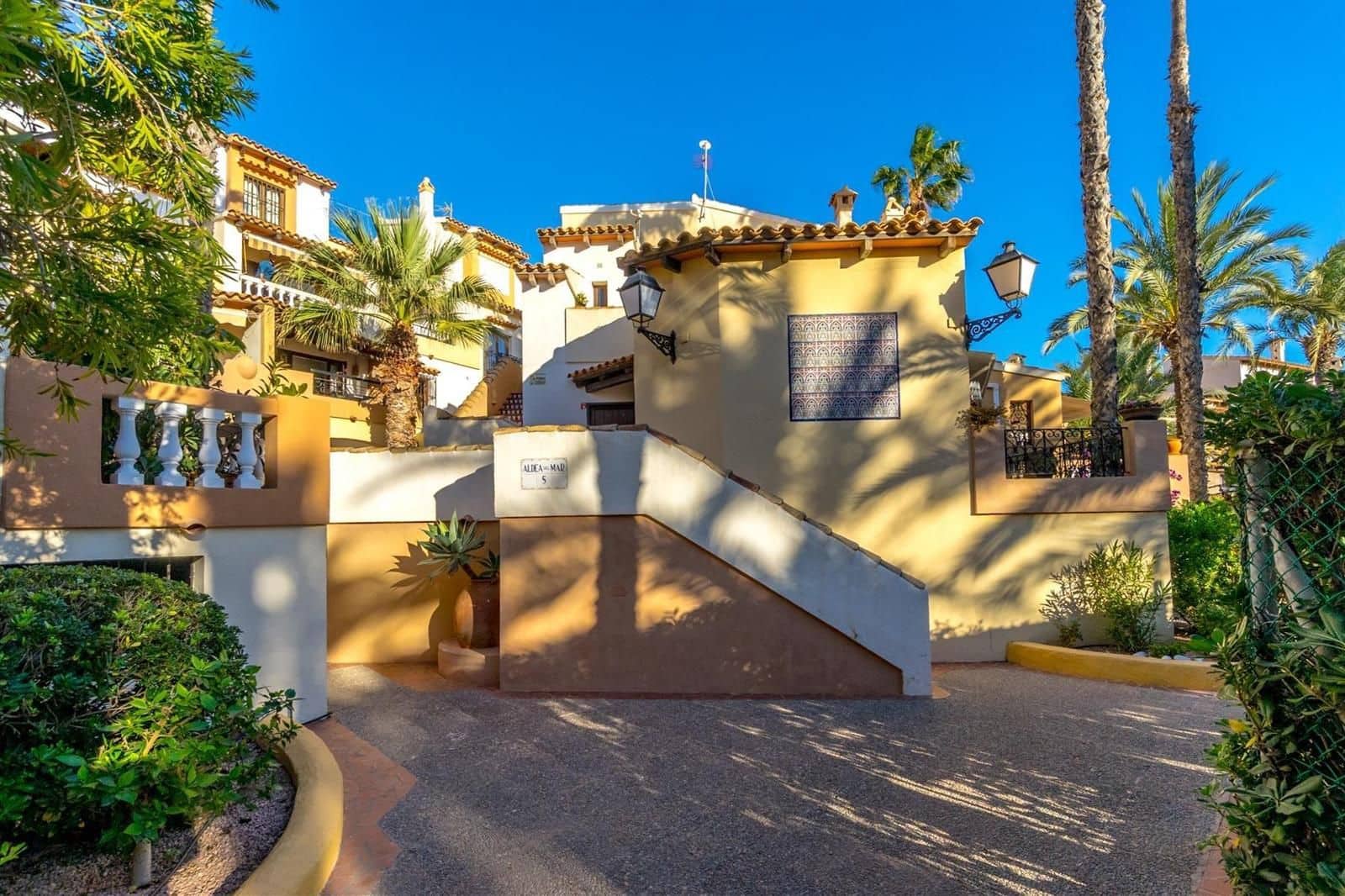 3 bedroom Penthouse for sale in Torrevieja with garage - € 499,000 (Ref: 9489856)