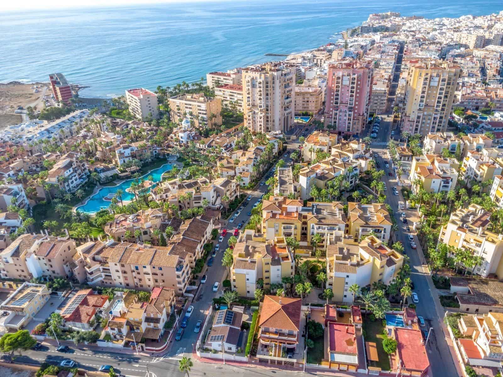 3 bedroom Penthouse for sale in Torrevieja with garage - € 499,000 (Ref: 9489856)