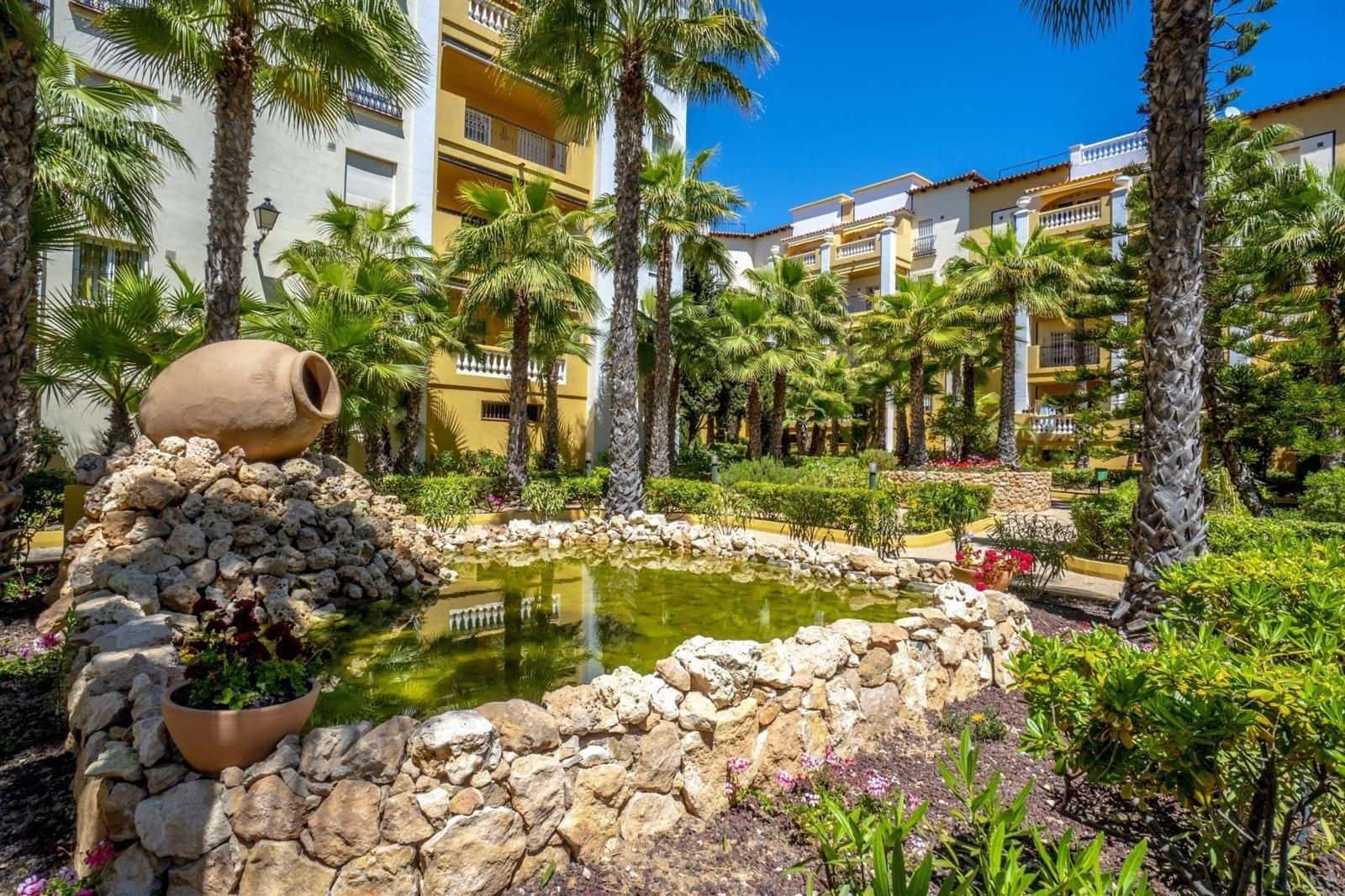 3 bedroom Penthouse for sale in Torrevieja with garage - € 499,000 (Ref: 9489856)