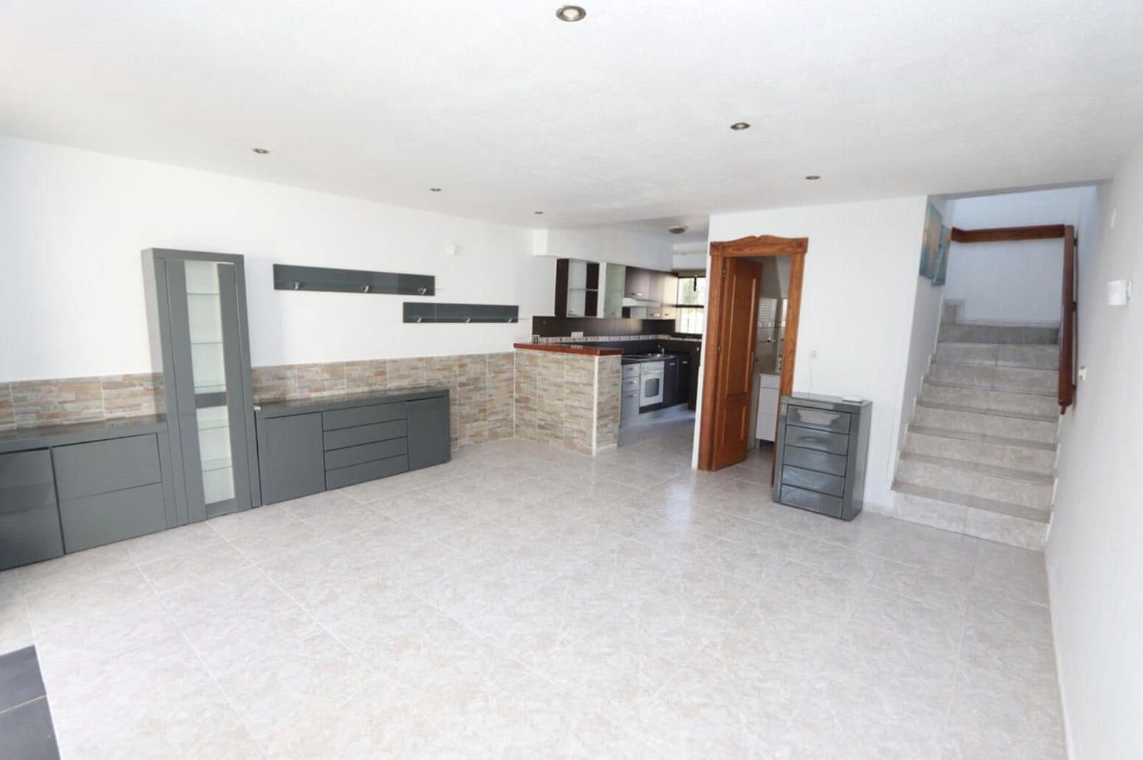 3 makuuhuone Omakotitalo myytävänä paikassa Los Balcones - 165 000 € (Ref: 9511256)