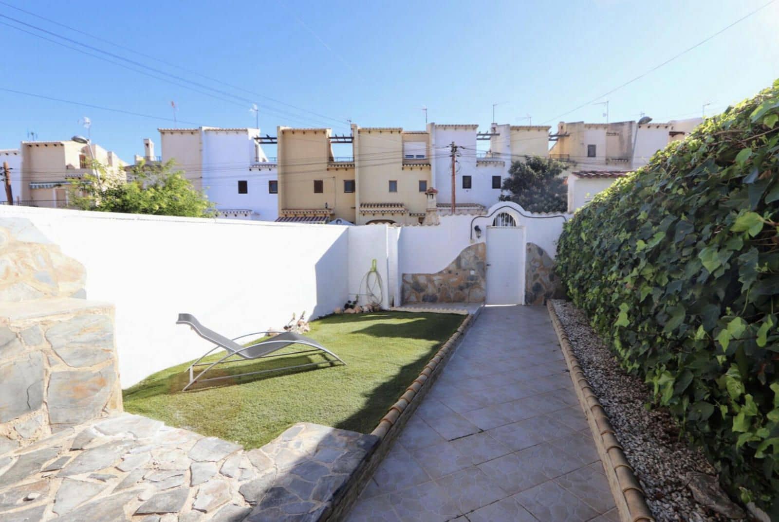 3 makuuhuone Omakotitalo myytävänä paikassa Los Balcones - 165 000 € (Ref: 9511256)