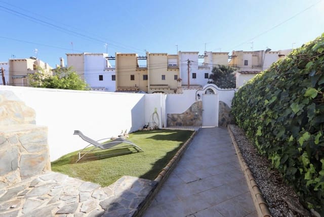 3 makuuhuone Omakotitalo myytävänä paikassa Los Balcones - 165 000 € (Ref: 9511256)