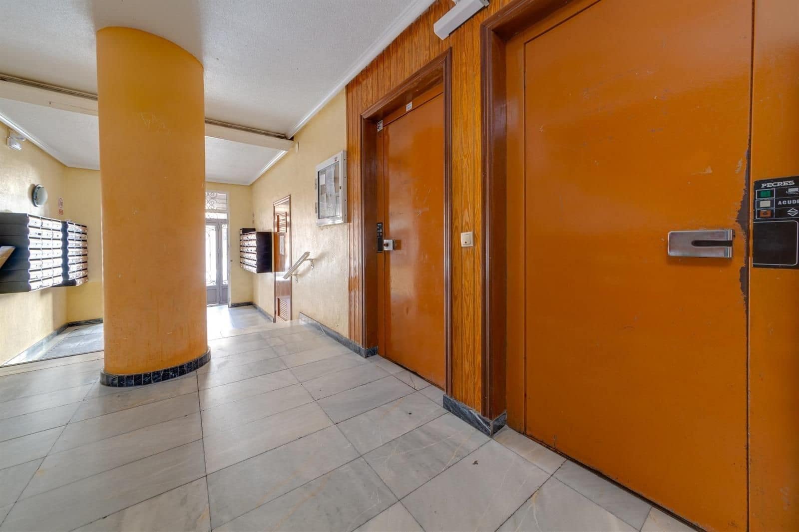 Lejlighed til salg i Torrevieja med swimmingpool - € 82.990 (Ref: 9532104)