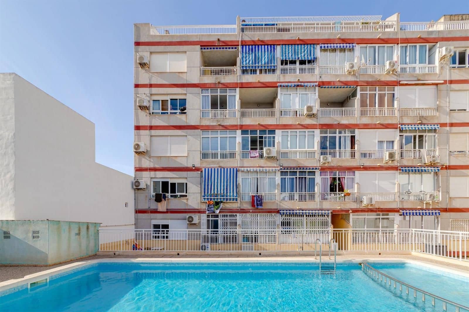 Lejlighed til salg i Torrevieja med swimmingpool - € 82.990 (Ref: 9532104)