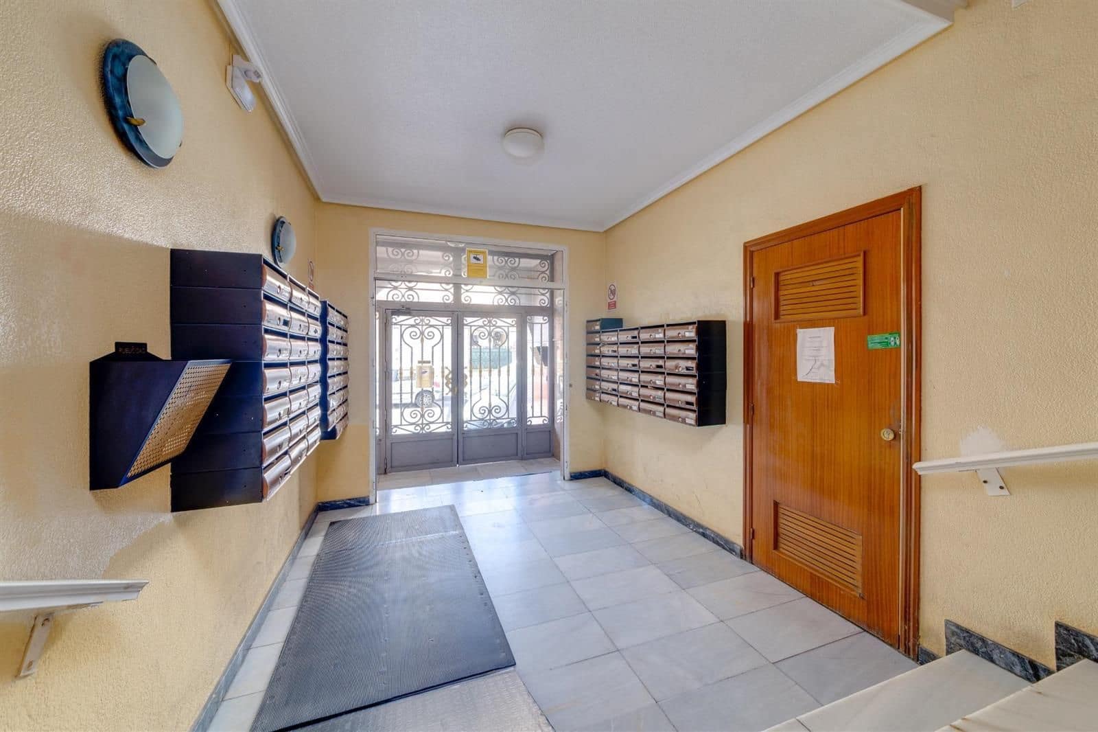 Lejlighed til salg i Torrevieja med swimmingpool - € 82.990 (Ref: 9532104)