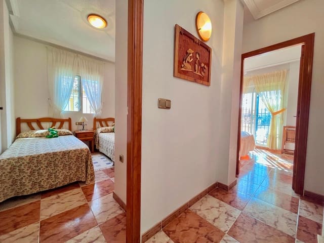 3 Zimmer Villa zu verkaufen in La Zenia, Orihuela mit Pool Garage - 235.000 € (Ref: 9547199)