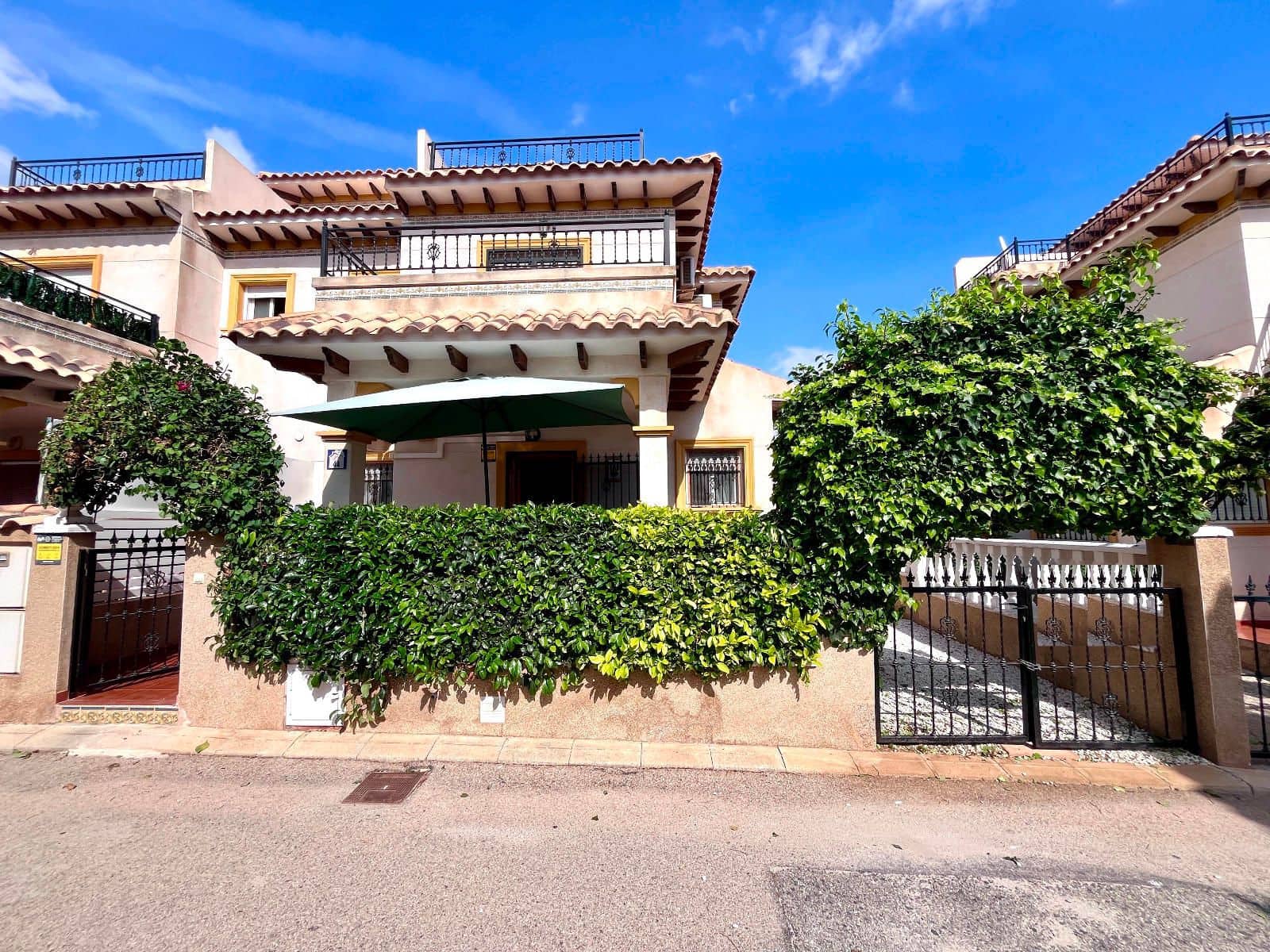 3 quarto Moradia para venda em La Zenia com piscina garagem - 235 000 € (Ref: 9547199)