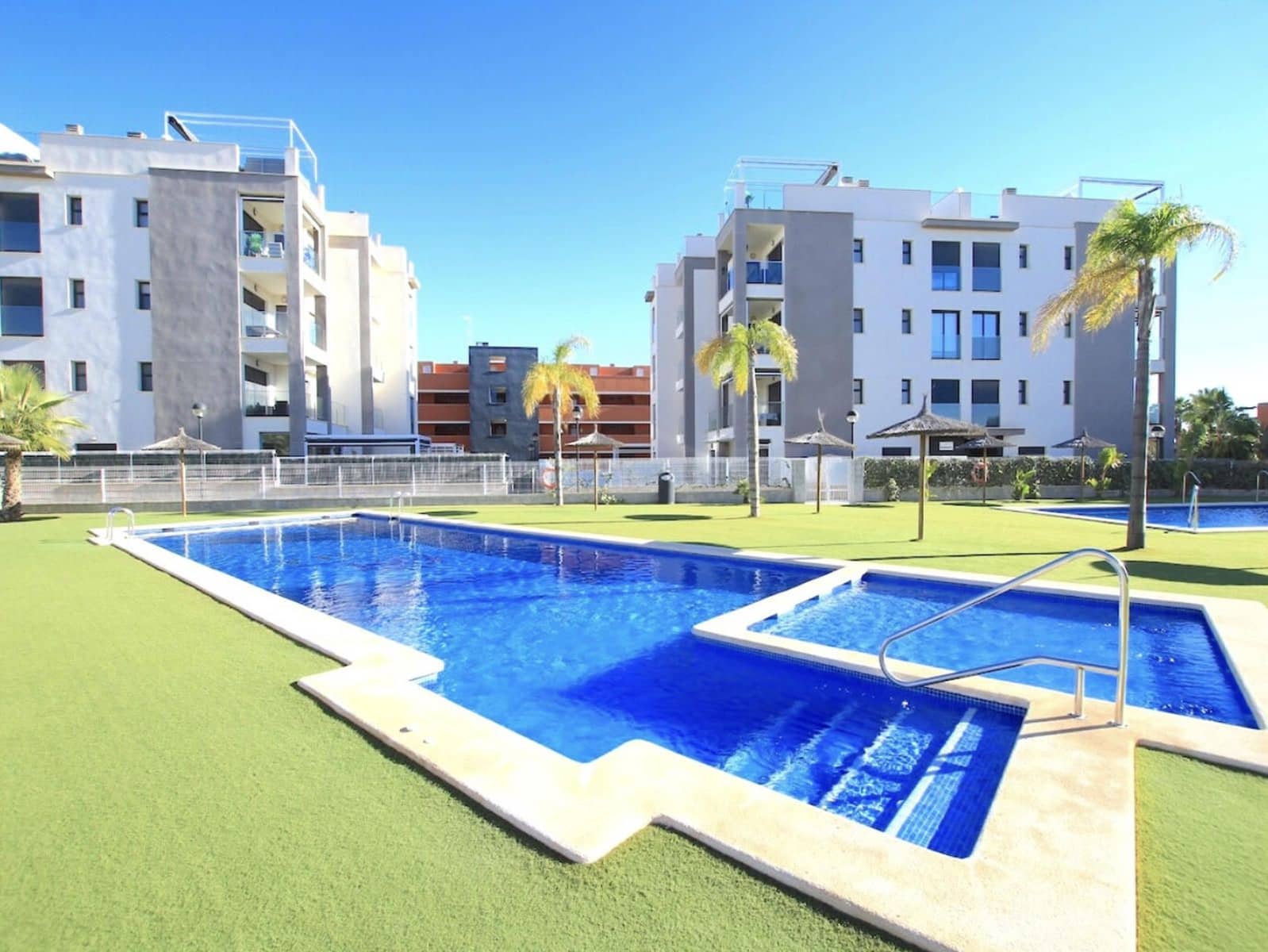 2 sovrum Lägenhet till salu i Villamartin med pool - 235 000 € (Ref: 9547345)