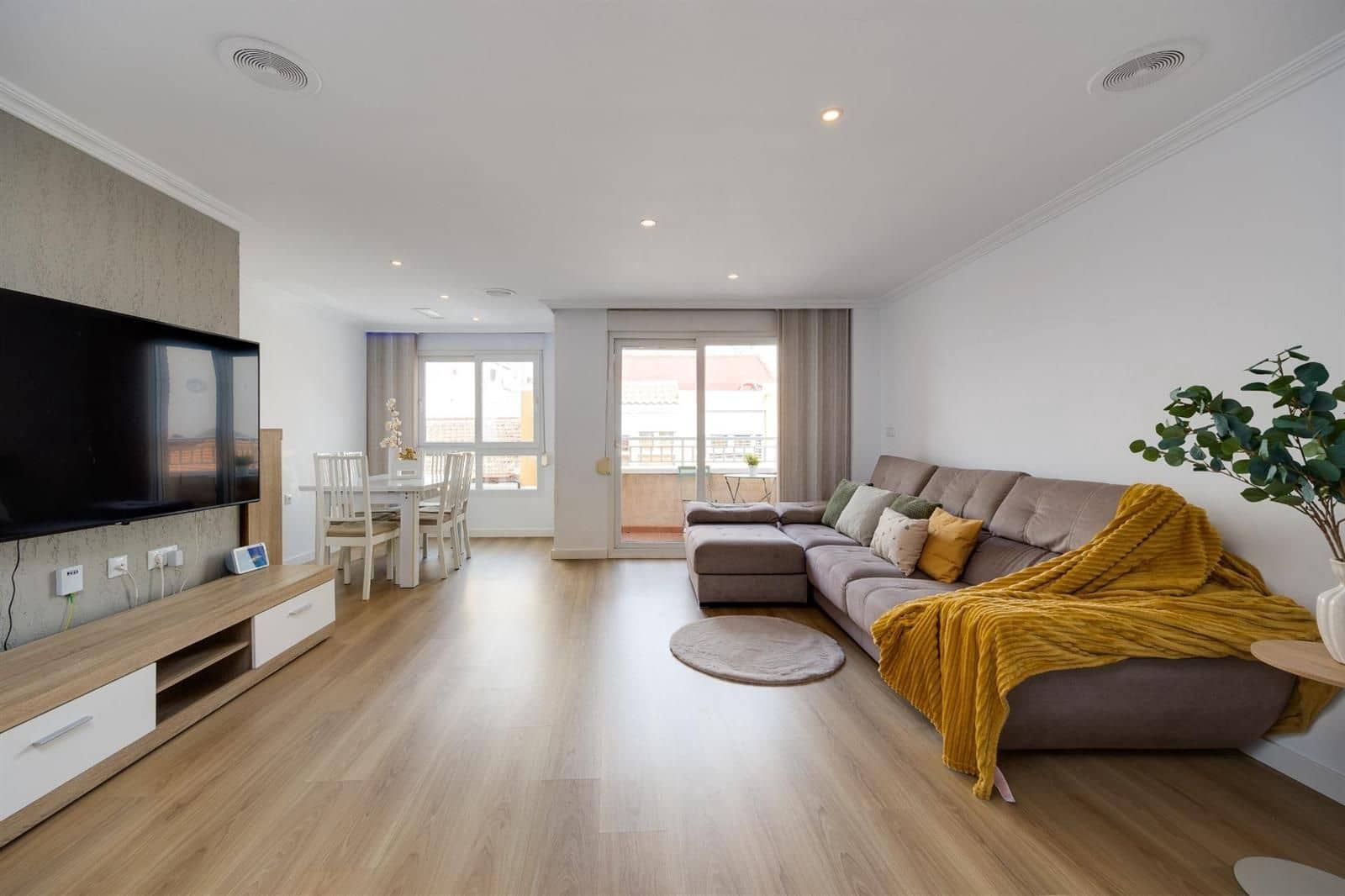 3 Zimmer Wohnung zu verkaufen in Torrevieja mit Garage - 265.000 € (Ref: 9549791)