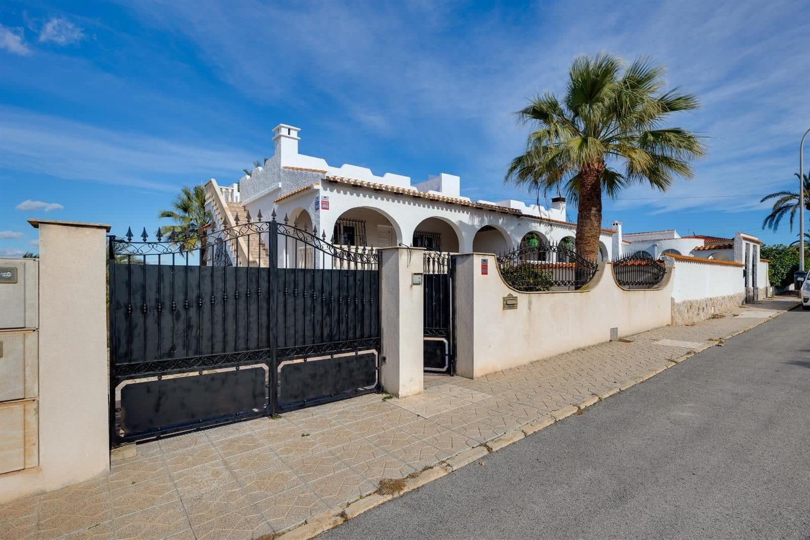 3 sovrum Villa till salu i Torrevieja med pool garage - 380 000 € (Ref: 9549793)