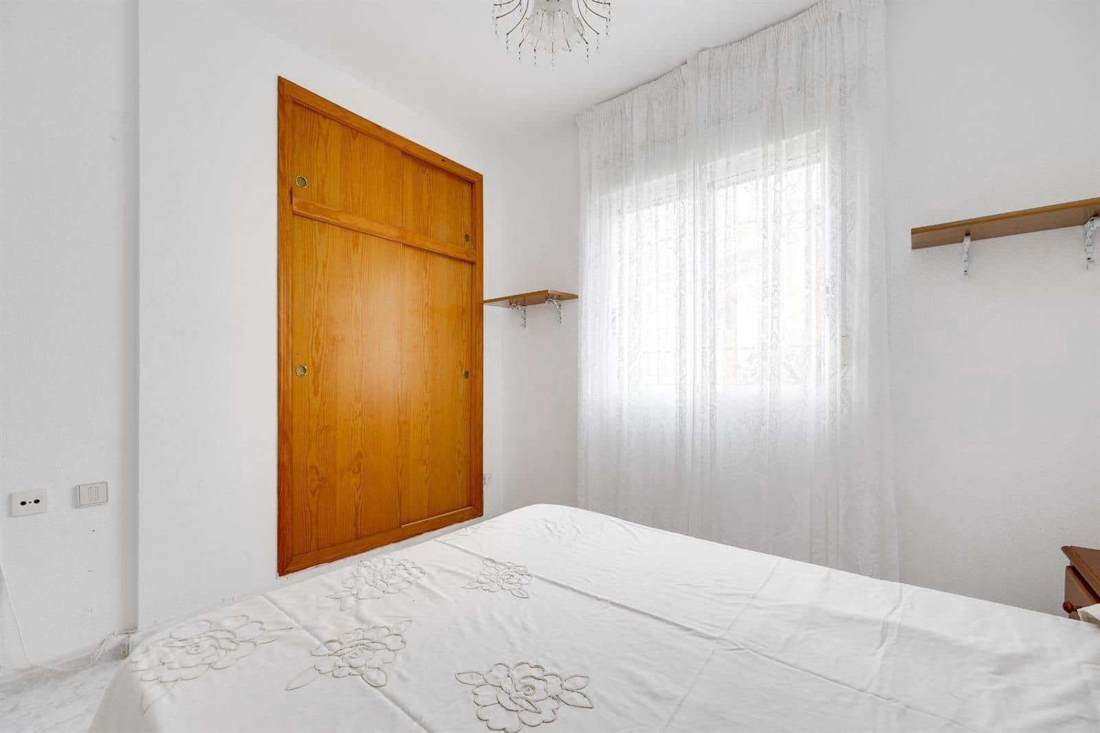 Piso de 2 habitaciones en Torrevieja en venta con piscina garaje - 169.990 € (Ref: 9565726)