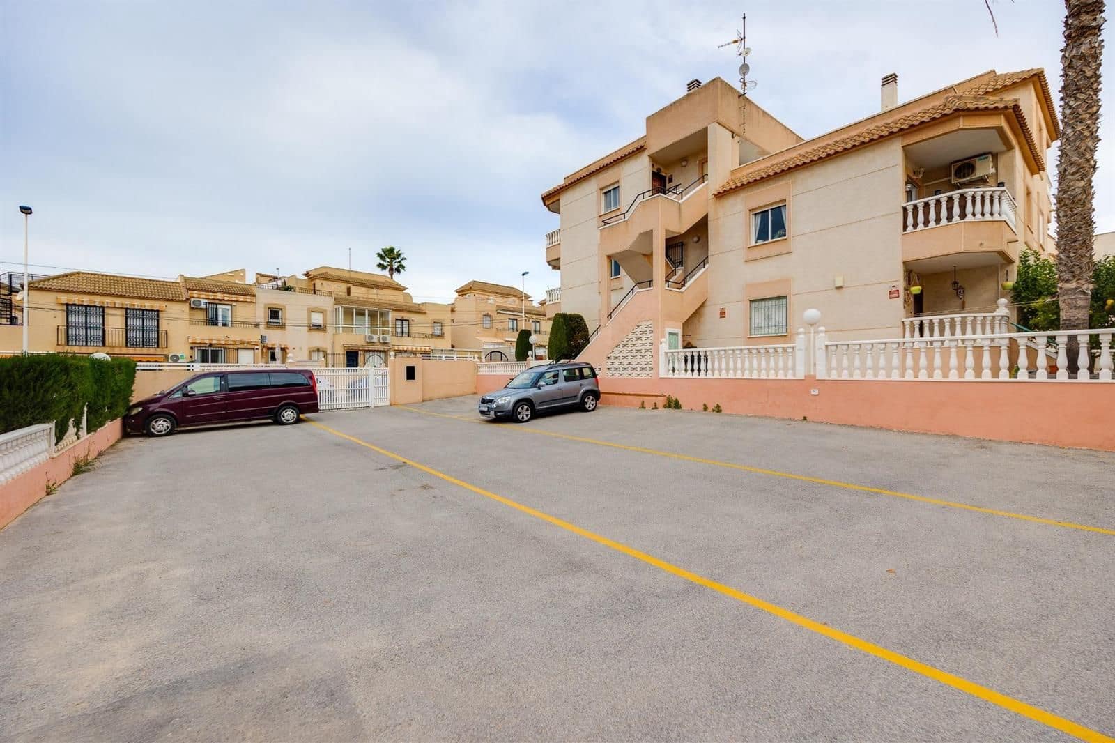 Piso de 2 habitaciones en Torrevieja en venta con piscina garaje - 169.990 € (Ref: 9565726)