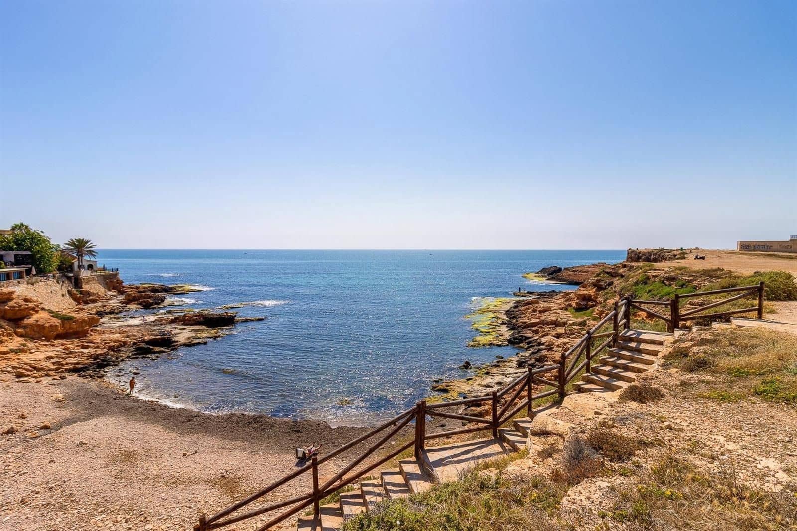 Piso de 2 habitaciones en Torrevieja en venta con piscina garaje - 169.990 € (Ref: 9565726)