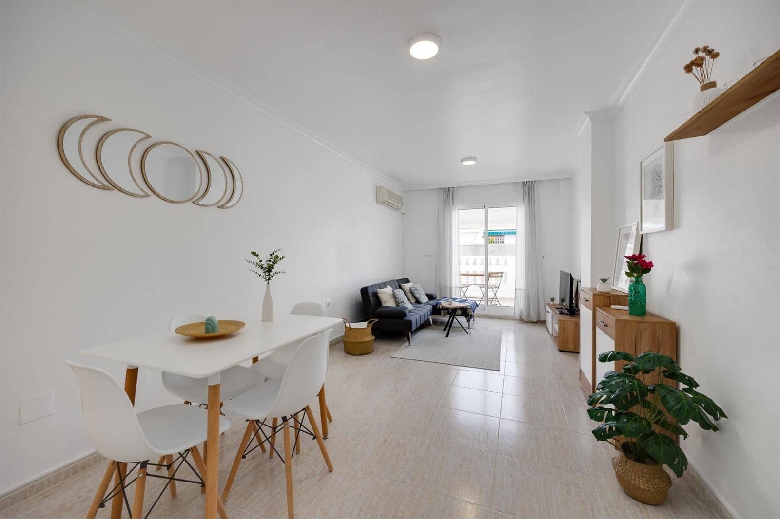 Ático de 2 habitaciones en Torrevieja en venta - 149.900 € (Ref: 9565729)