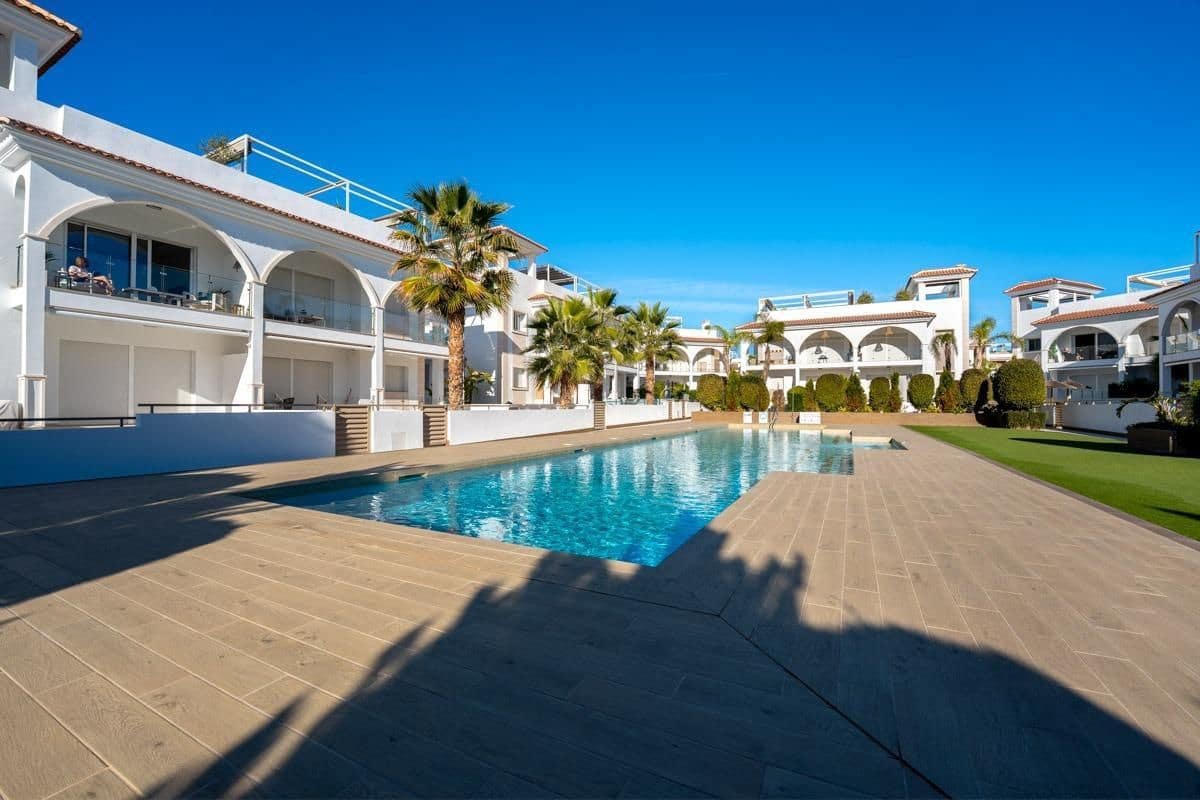 2 bedroom Villa for sale in Ciudad Quesada with garage - € 309,000 (Ref: 9571496)