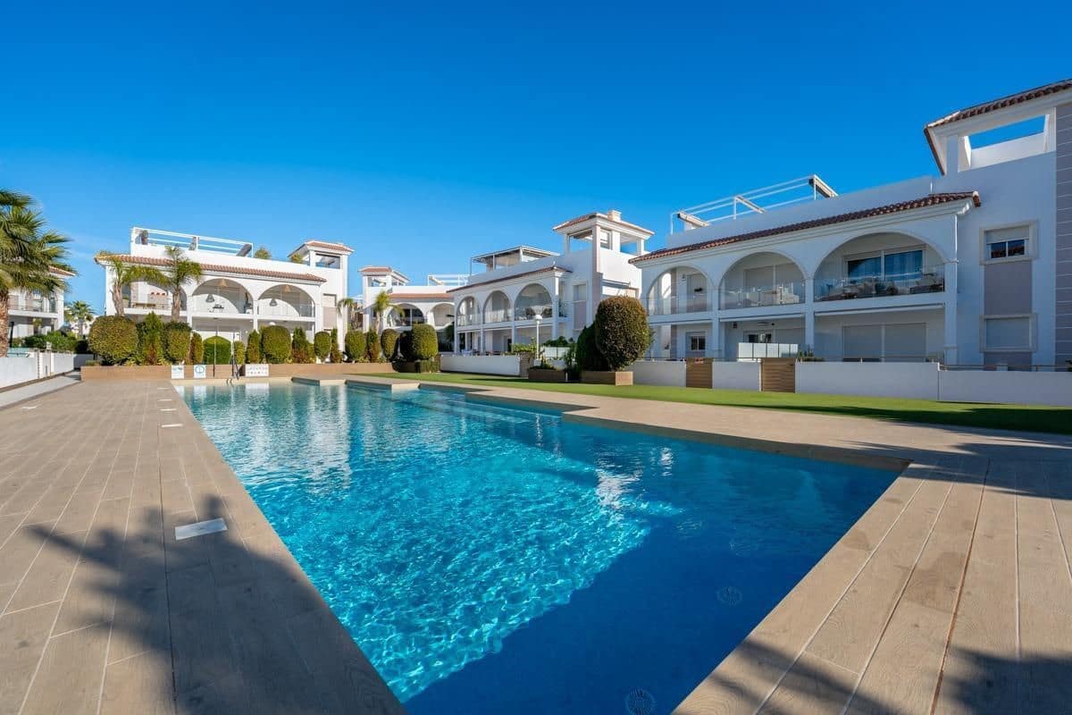 2 bedroom Villa for sale in Ciudad Quesada with garage - € 309,000 (Ref: 9571496)