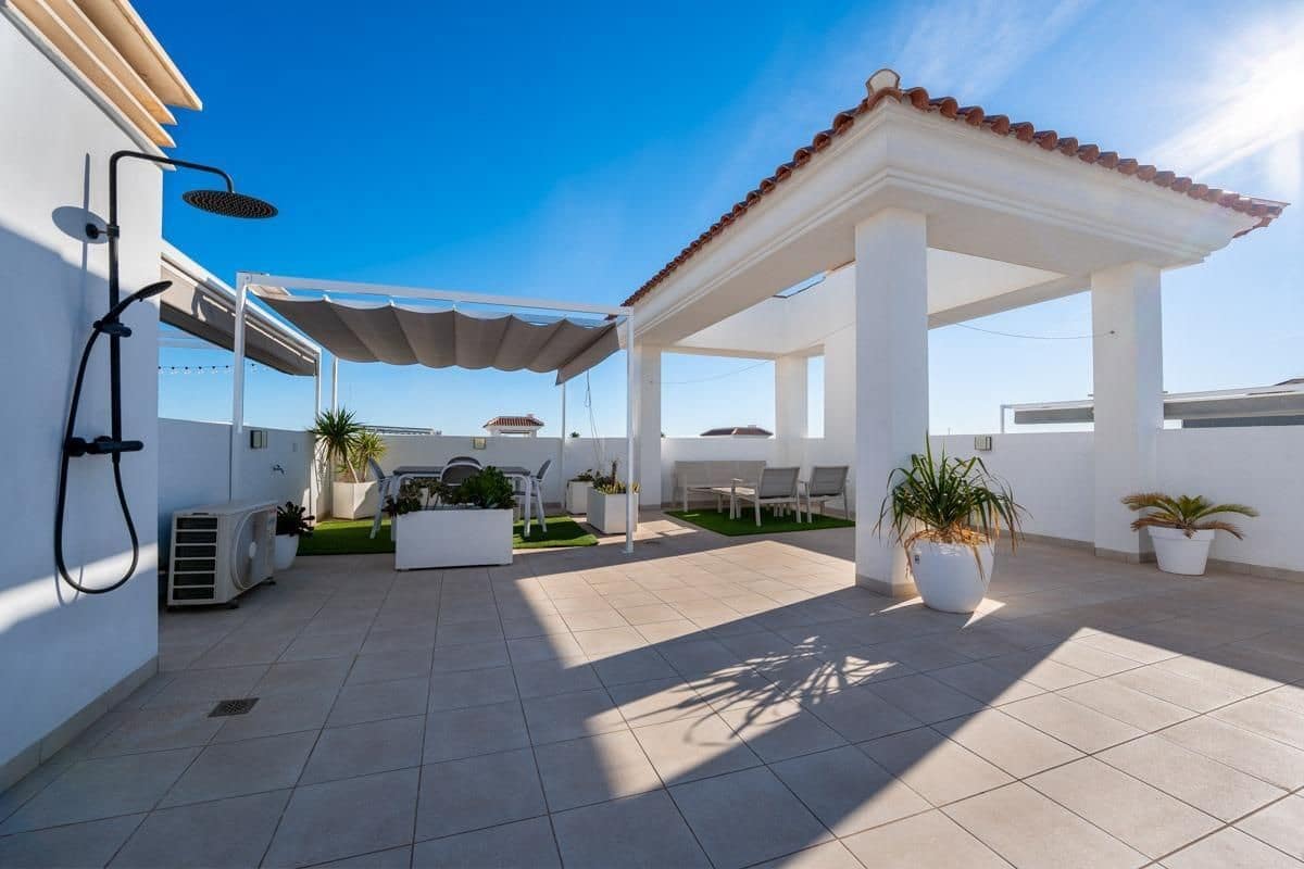 2 bedroom Villa for sale in Ciudad Quesada with garage - € 309,000 (Ref: 9571496)