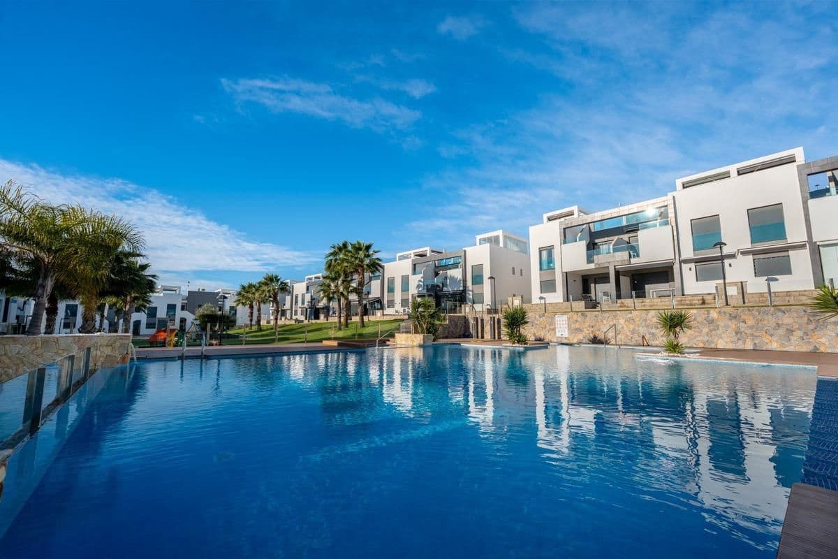 2 chambre Appartement à vendre à Torrevieja avec garage - 299 000 € (Ref: 9579972)