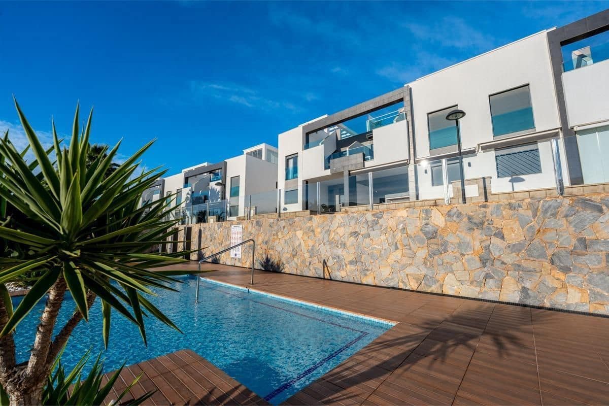 2 chambre Appartement à vendre à Torrevieja avec garage - 299 000 € (Ref: 9579972)