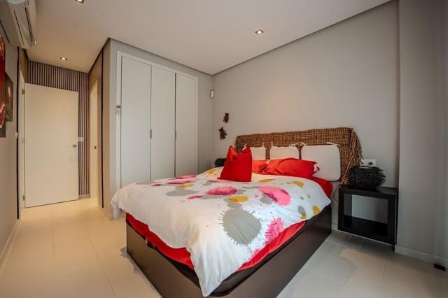 2 makuuhuone Huvila myytävänä paikassa Villamartin, Orihuela mukana 
autotalli - 289 500 € (Ref: 9579974)