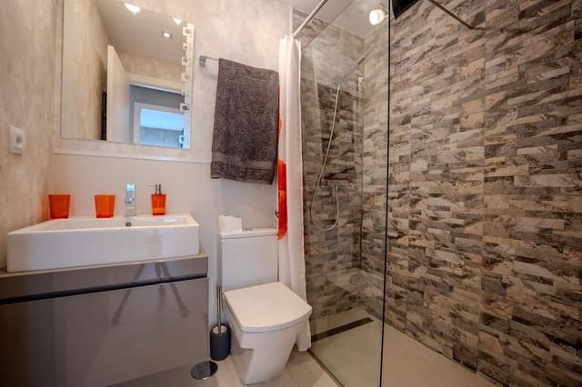 2 makuuhuone Huvila myytävänä paikassa Villamartin, Orihuela mukana 
autotalli - 289 500 € (Ref: 9579974)