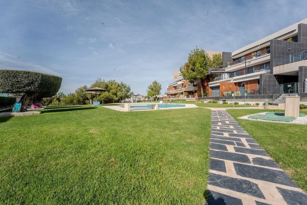 Chalet de 2 habitaciones en Orihuela Costa en venta con garaje - 289.500 € (Ref: 9579974)