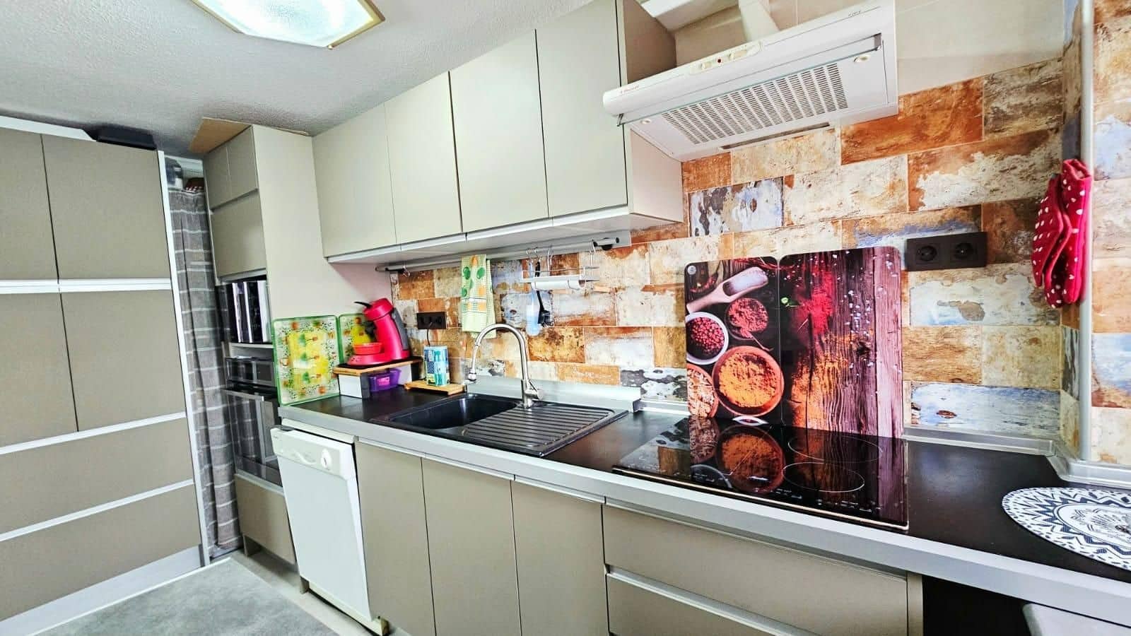 2 slaapkamer Flat te koop in Torrevieja met zwembad - € 169.000 (Ref: 9588048)