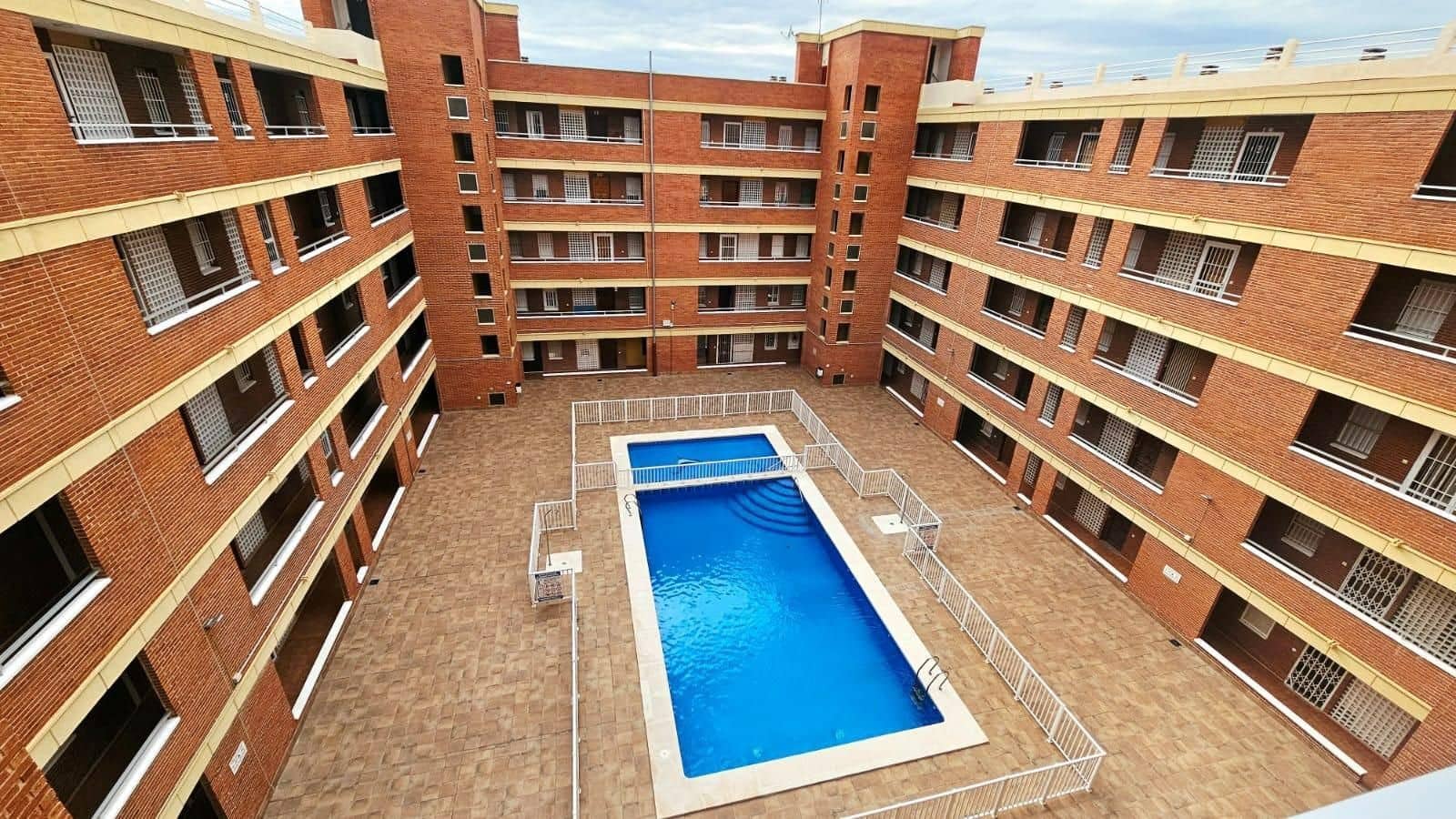2 slaapkamer Flat te koop in Torrevieja met zwembad - € 169.000 (Ref: 9588048)