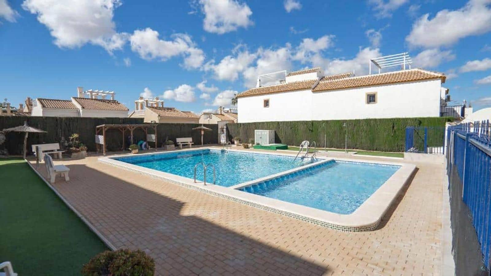 2 bedroom Villa for sale in Los Altos with pool - € 149,900 (Ref: 9606775)