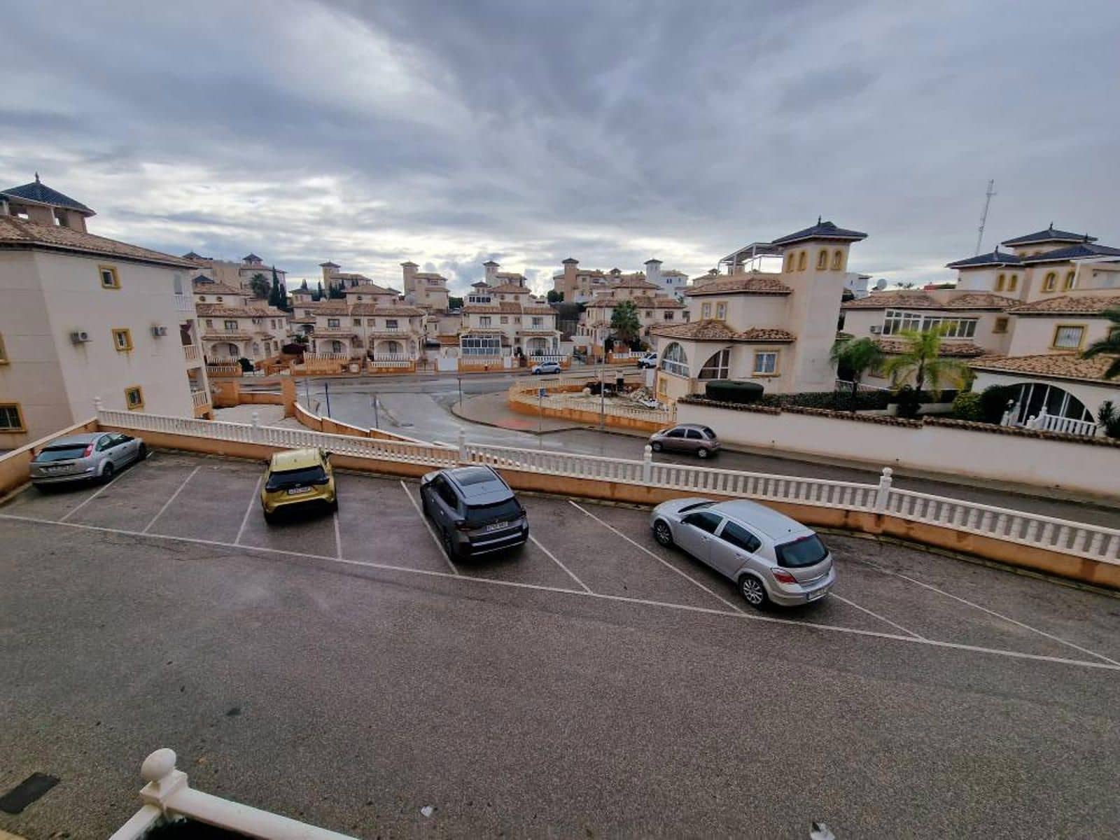 2 bedroom Flat for sale in Orihuela Costa with pool - € 135,000 (Ref: 9606776)