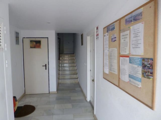 3 makuuhuone Asunto myytävänä paikassa La Florida, Orihuela mukana uima-altaan - 194 995 € (Ref: 9623134)