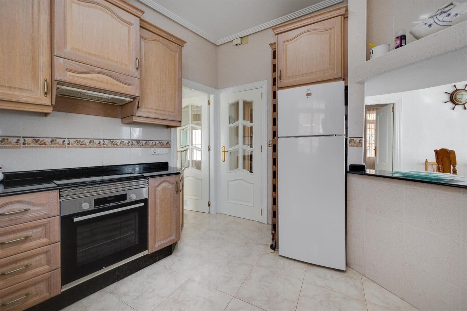 4 bedroom Flat for sale in Torrevieja with garage - € 389,500 (Ref: 9623145)