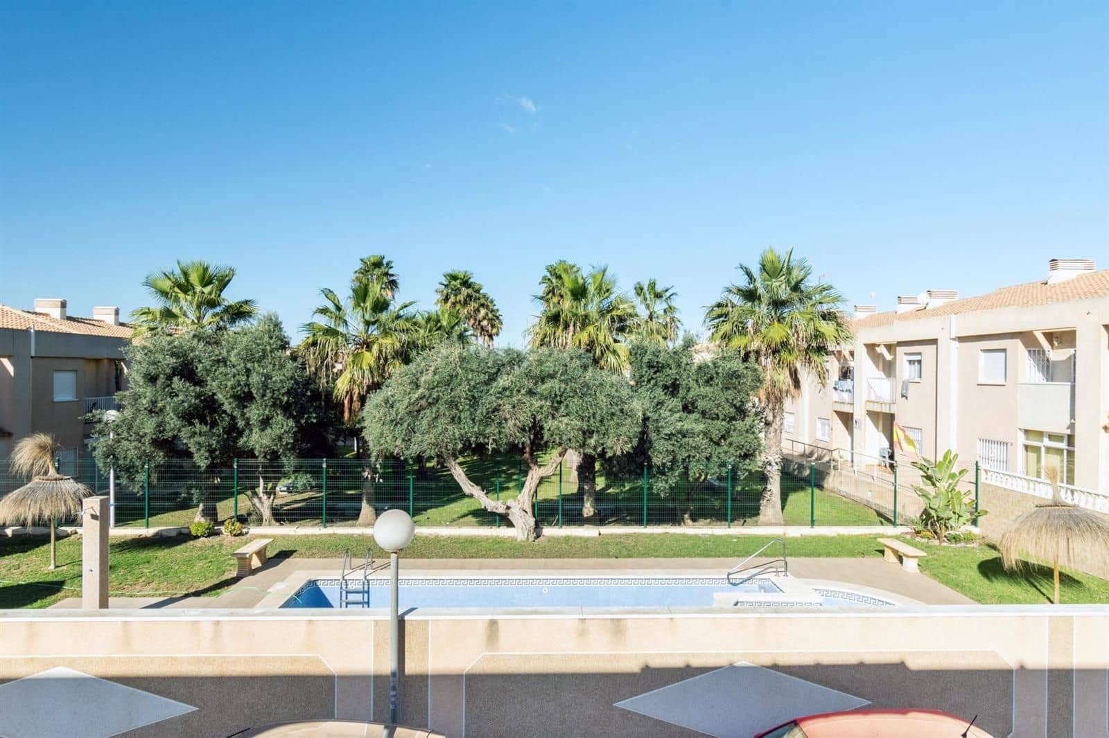 2 makuuhuone Omakotitalo myytävänä paikassa Torrevieja mukana uima-altaan - 190 000 € (Ref: 9628042)