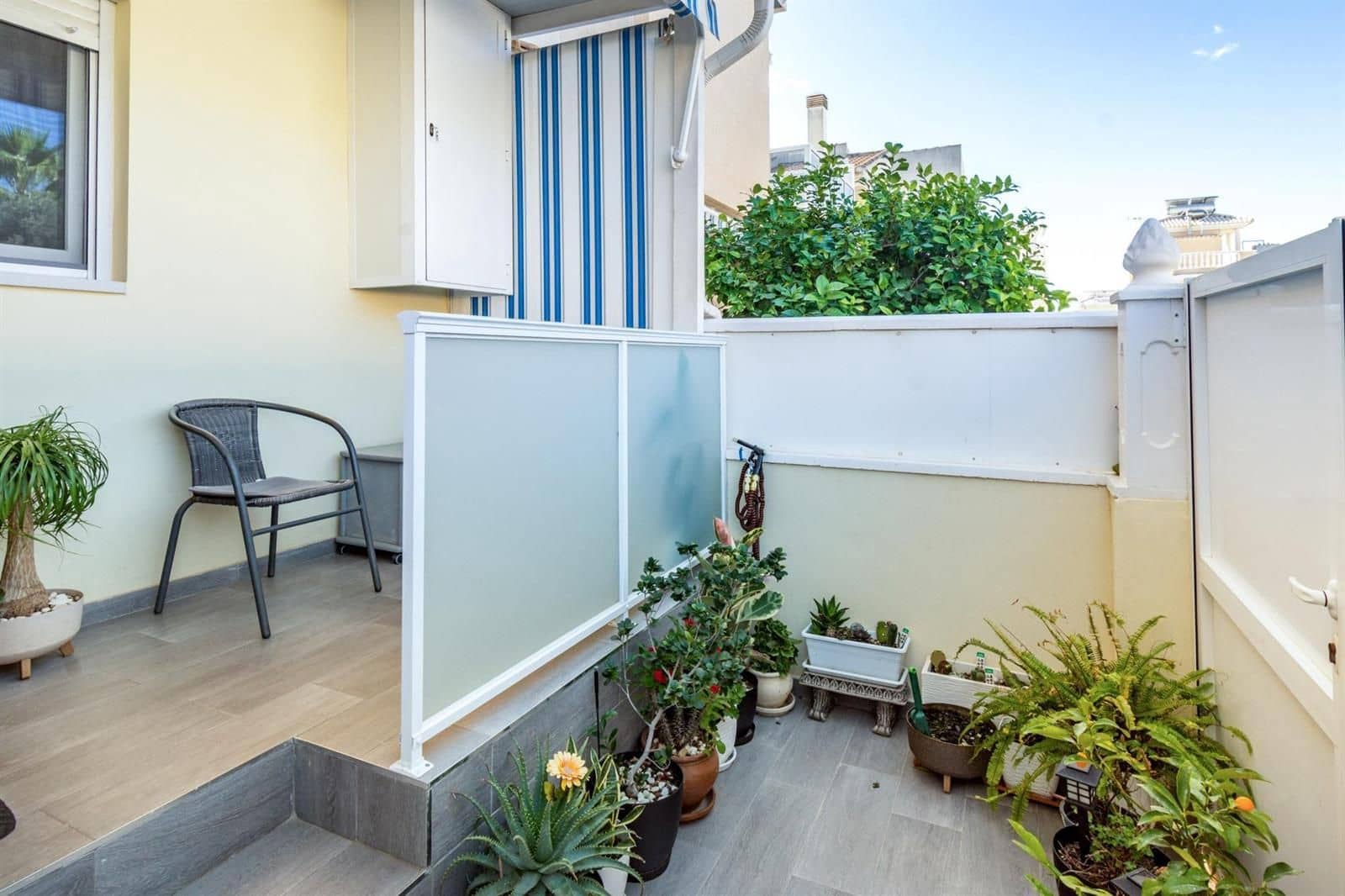 2 makuuhuone Omakotitalo myytävänä paikassa Torrevieja mukana uima-altaan - 190 000 € (Ref: 9628042)