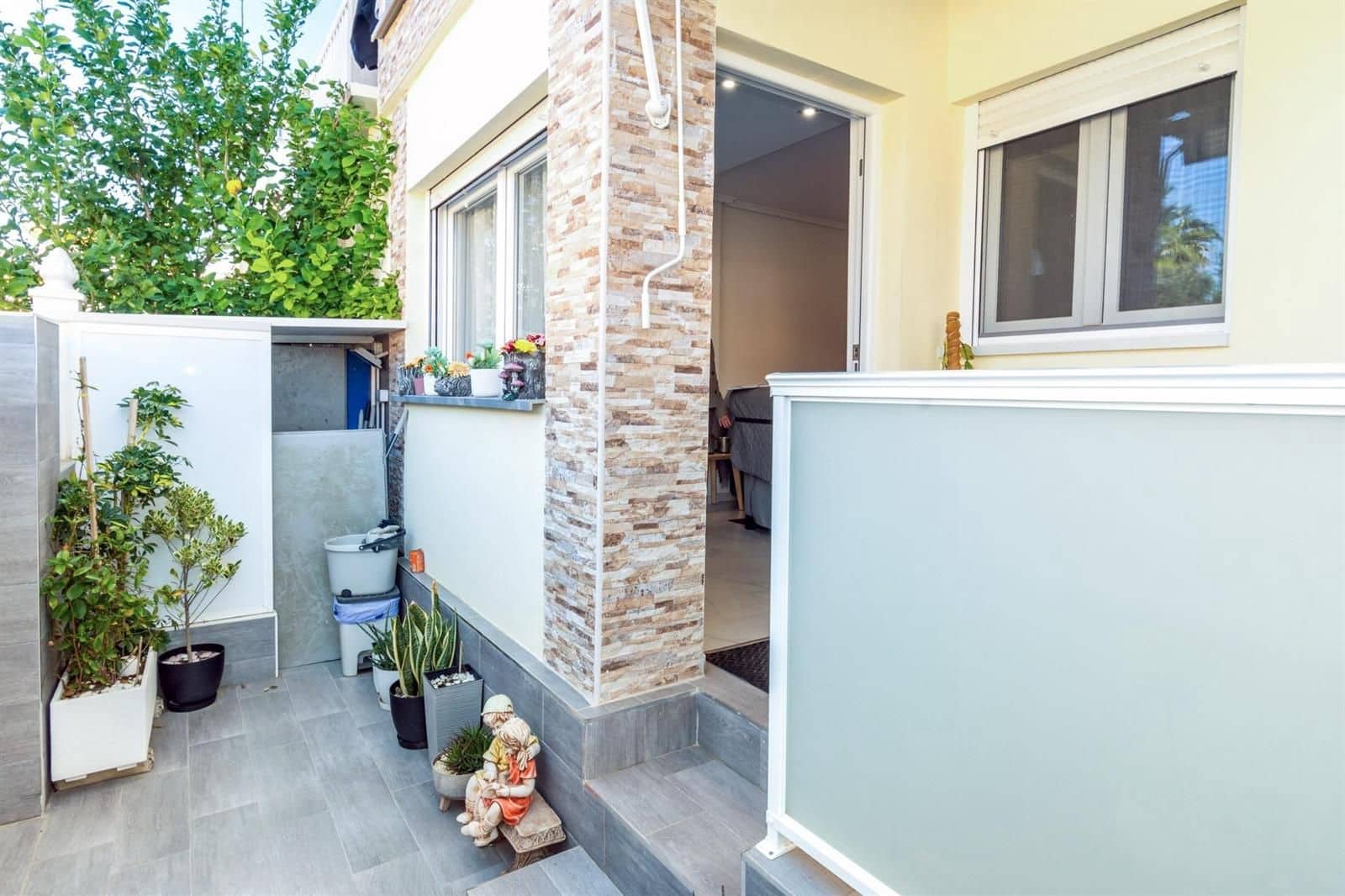 2 makuuhuone Omakotitalo myytävänä paikassa Torrevieja mukana uima-altaan - 190 000 € (Ref: 9628042)