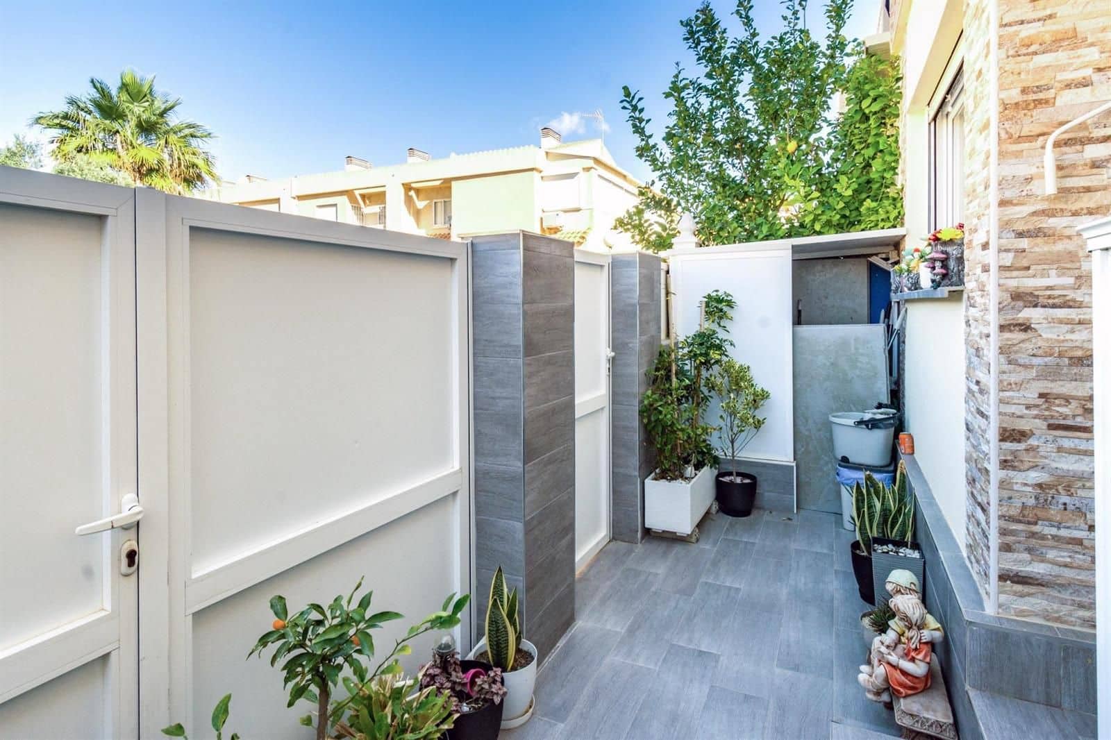 2 makuuhuone Omakotitalo myytävänä paikassa Torrevieja mukana uima-altaan - 190 000 € (Ref: 9628042)