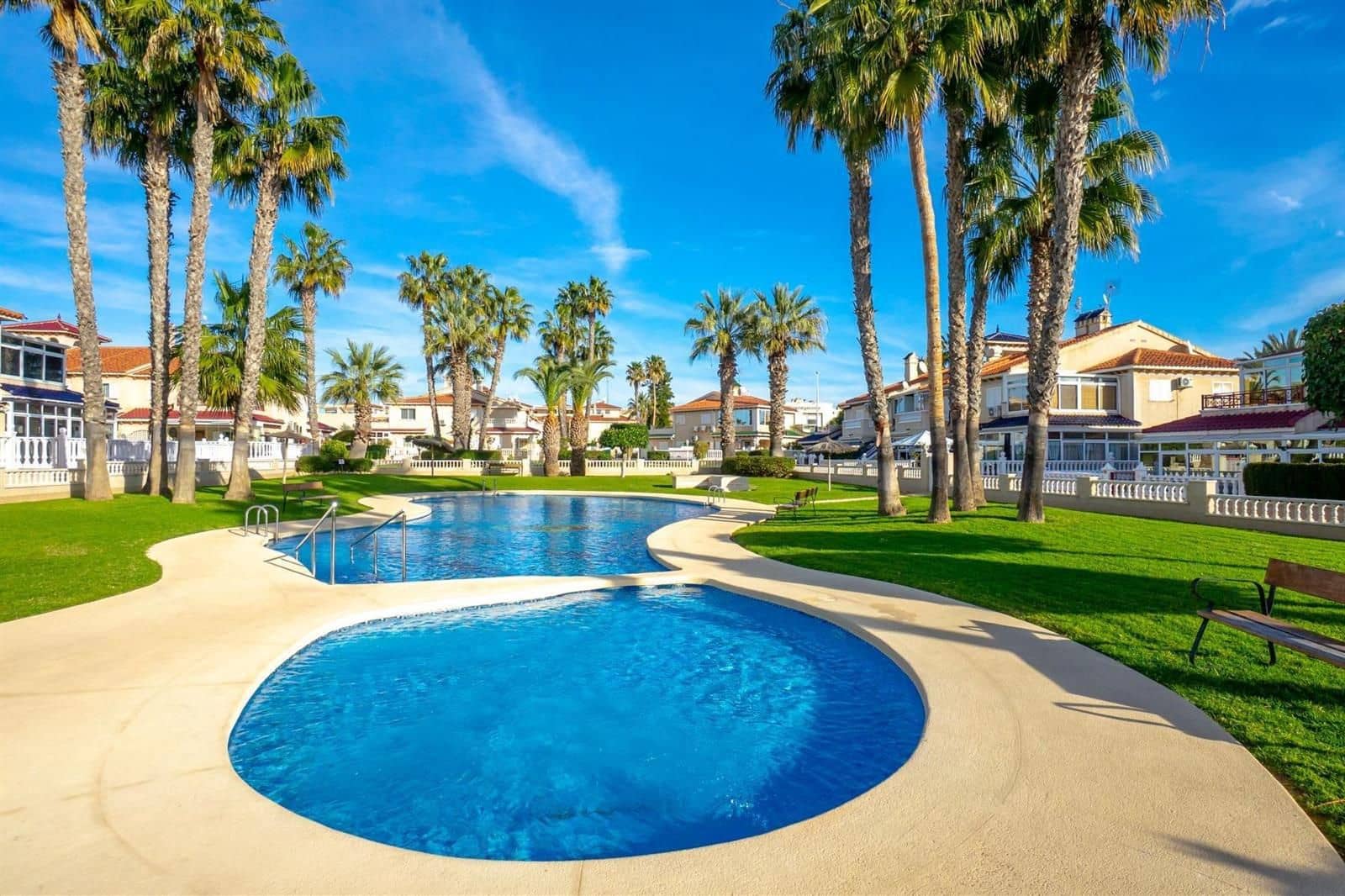 2 makuuhuone Huvila myytävänä paikassa Orihuela Costa mukana uima-altaan - 185 000 € (Ref: 9628044)