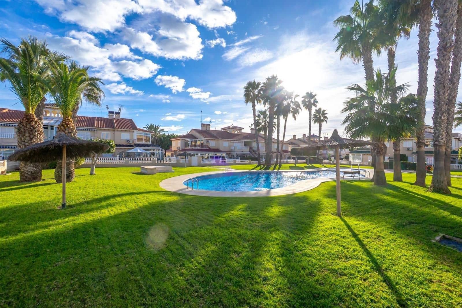 2 makuuhuone Huvila myytävänä paikassa Orihuela Costa mukana uima-altaan - 185 000 € (Ref: 9628044)