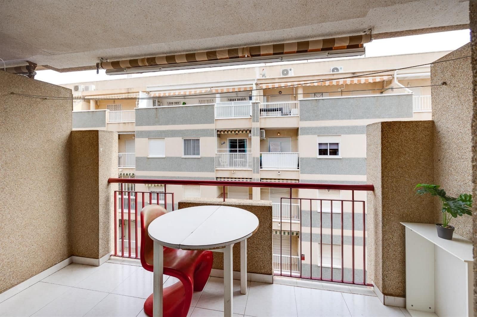 Wohnung zu verkaufen in Torrevieja - 99.900 € (Ref: 9640672)