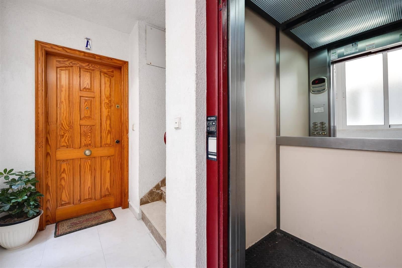 Wohnung zu verkaufen in Torrevieja - 99.900 € (Ref: 9640672)