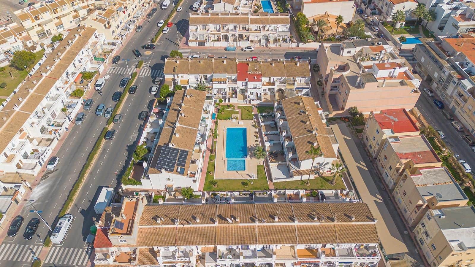2 chambre Maison de Ville à vendre à Torrevieja avec piscine - 150 000 € (Ref: 9650573)