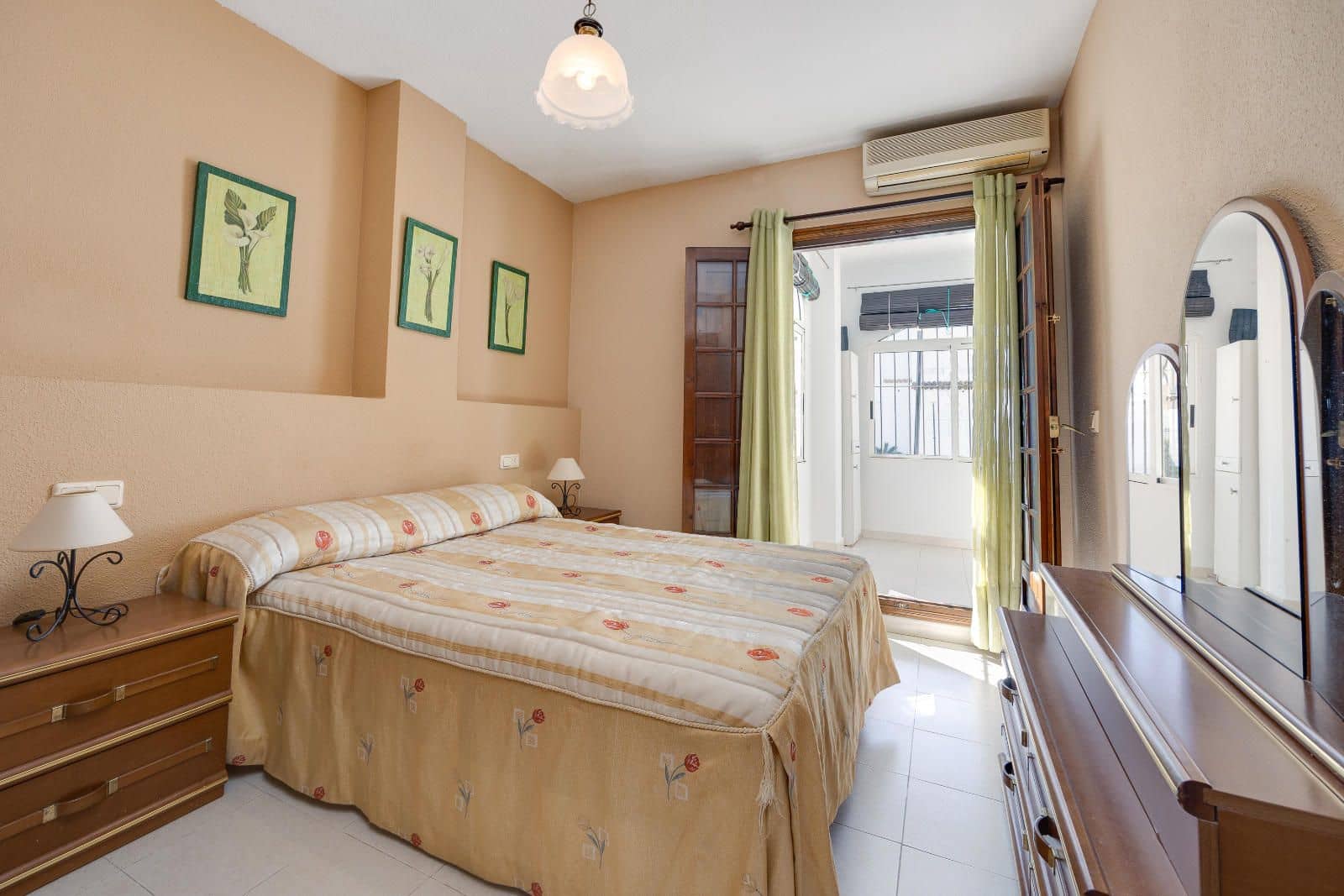 2 slaapkamer Villa te koop in Torrevieja met zwembad - € 159.900 (Ref: 9654430)