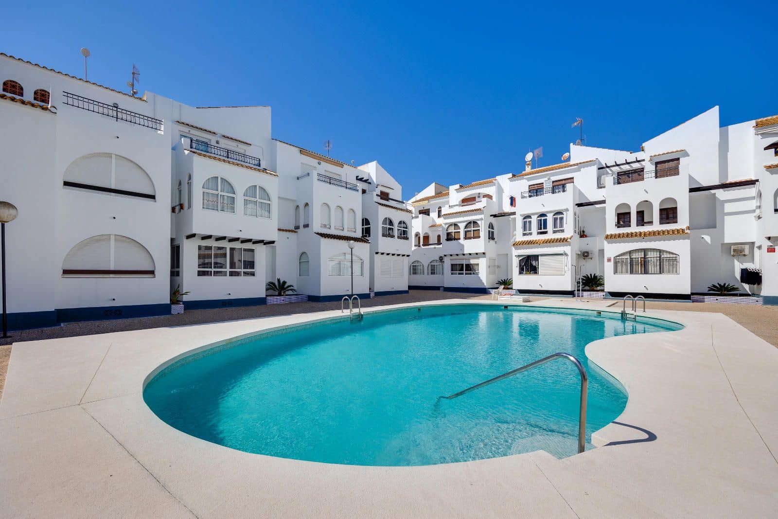 2 slaapkamer Villa te koop in Torrevieja met zwembad - € 159.900 (Ref: 9654430)