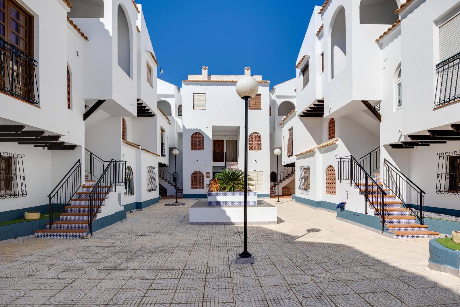 2 slaapkamer Villa te koop in Torrevieja met zwembad - € 159.900 (Ref: 9654430)