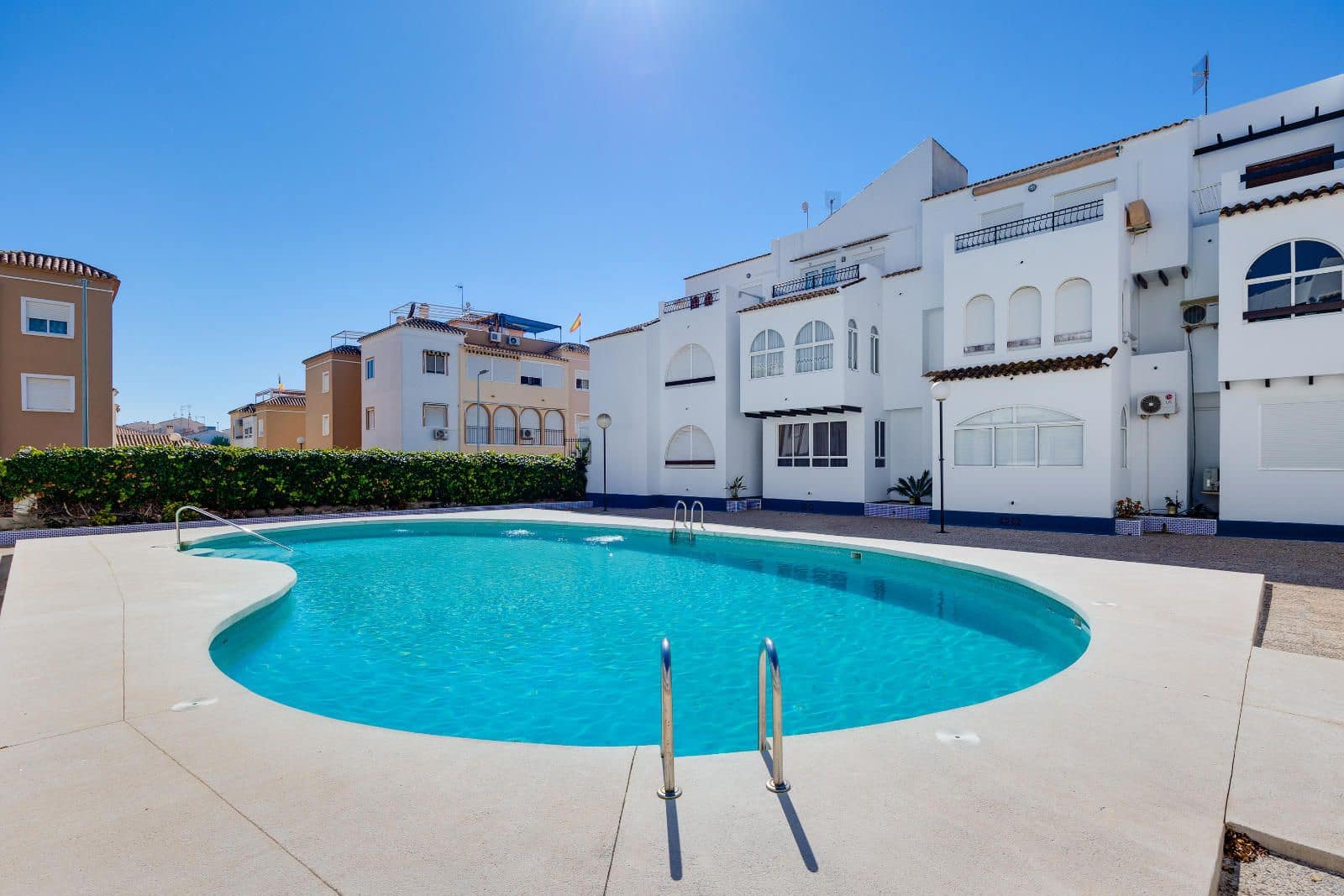 2 slaapkamer Villa te koop in Torrevieja met zwembad - € 159.900 (Ref: 9654430)