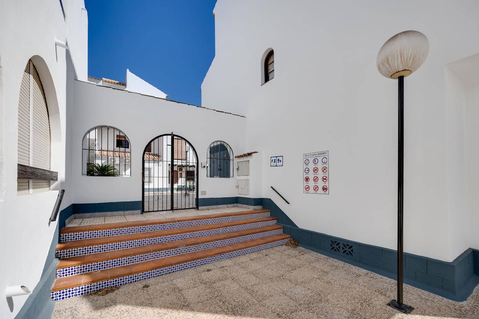 2 slaapkamer Villa te koop in Torrevieja met zwembad - € 159.900 (Ref: 9654430)