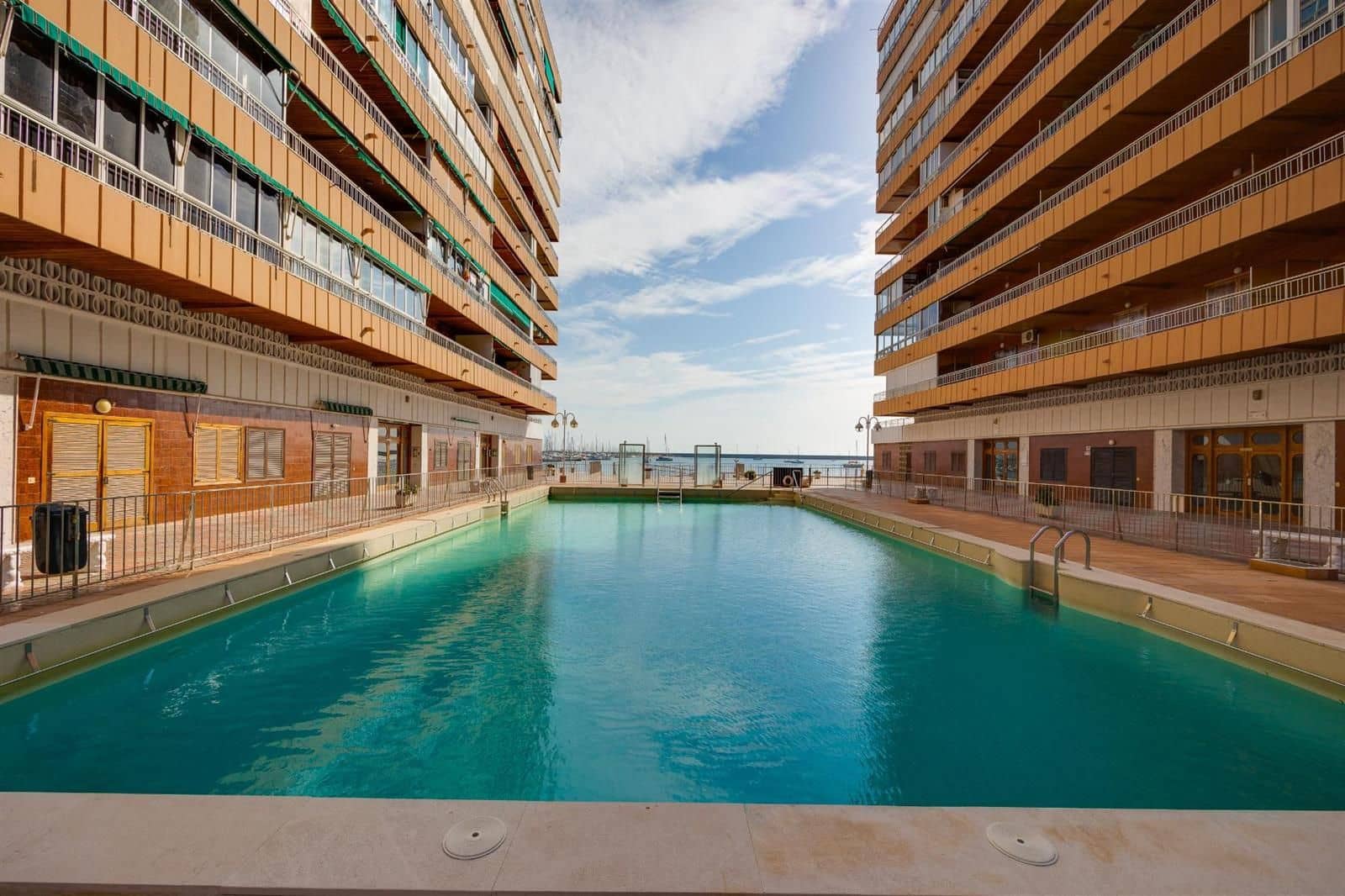 3 quarto Apartamento para venda em Torrevieja com piscina - 349 000 € (Ref: 9656601)
